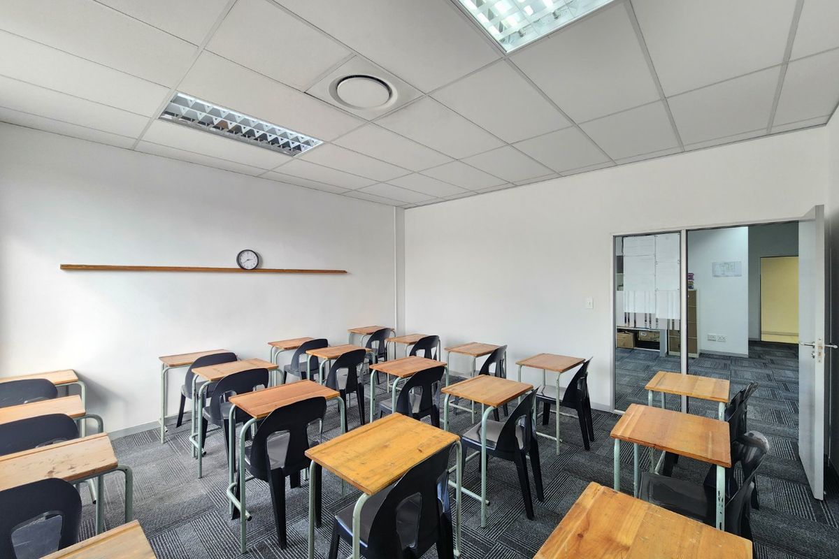 500m2 First Floor Office To Rent Opposite Somerset Mall - Photo 4