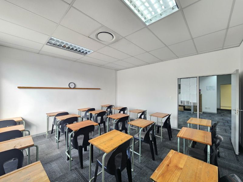 500m2 First Floor Office To Rent Opposite Somerset Mall - Photo 4