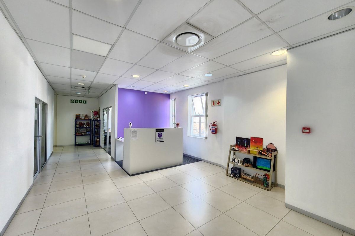 500m2 First Floor Office To Rent Opposite Somerset Mall - Photo 2