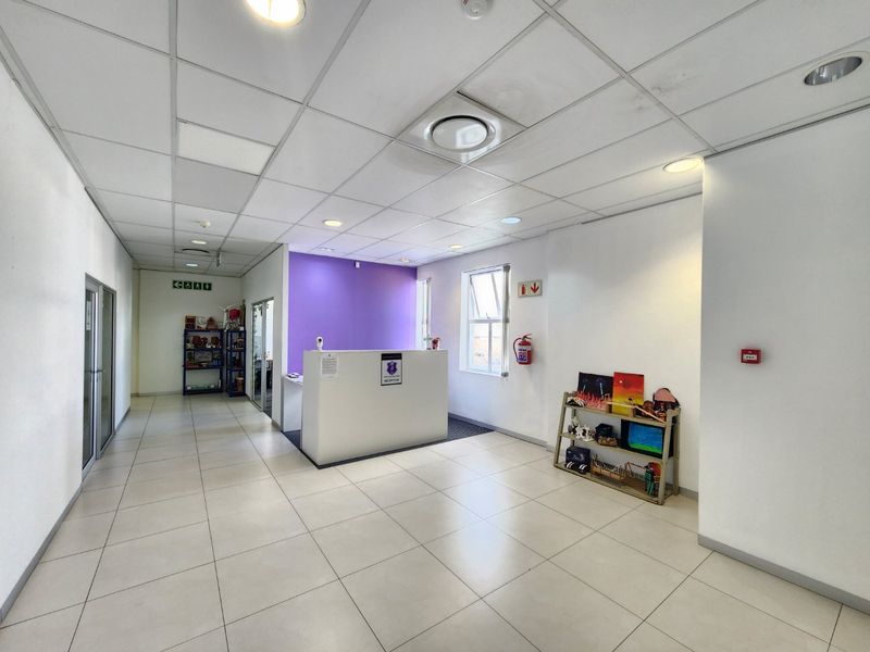 500m2 First Floor Office To Rent Opposite Somerset Mall - Photo 2