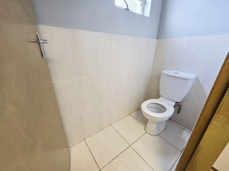 Ground-Floor Office for Sale In Broadlands Office Park, Mount Edgecombe, KZN - Photo 8