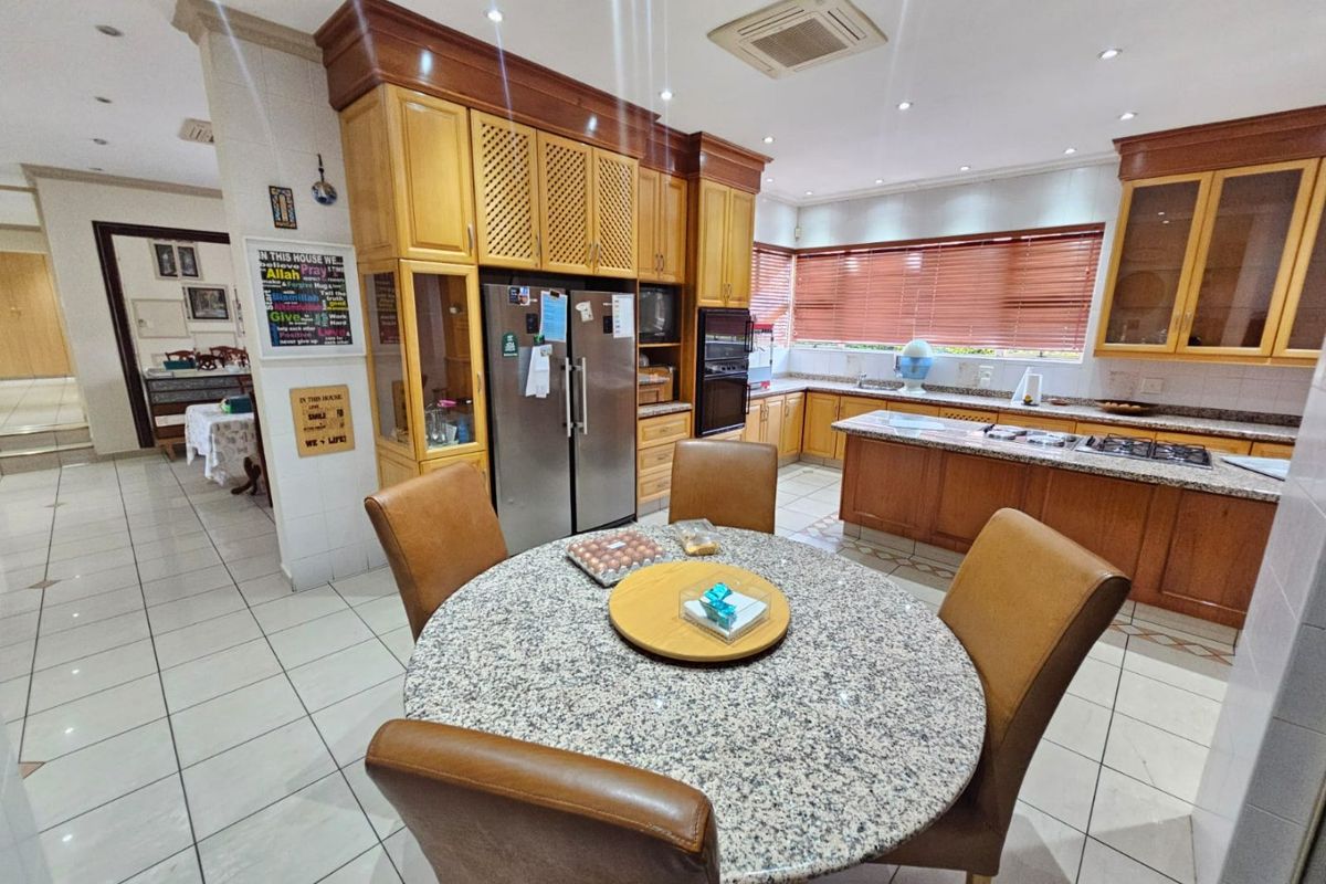 A Beautiful 4 bedroom 3.5 bathroom house for sale in Erasmia - Photo 4