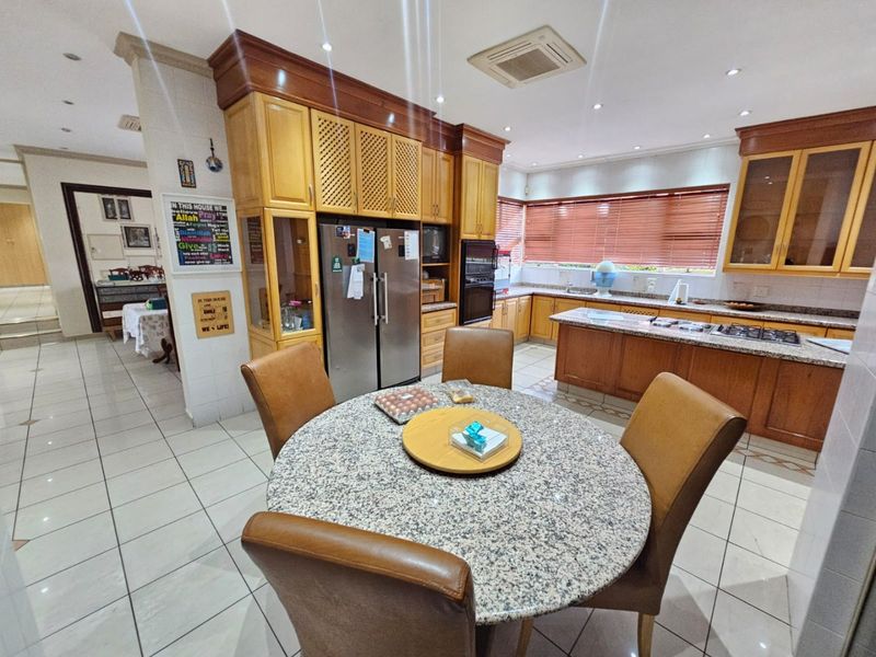 A Beautiful 4 bedroom 3.5 bathroom house for sale in Erasmia - Photo 4