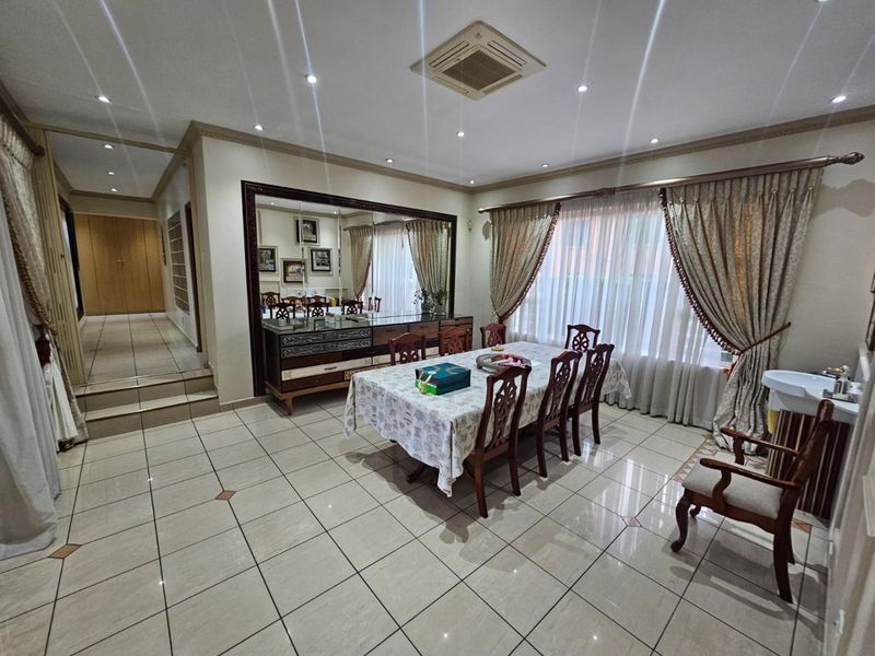 A Beautiful 4 bedroom 3.5 bathroom house for sale in Erasmia - Photo 9
