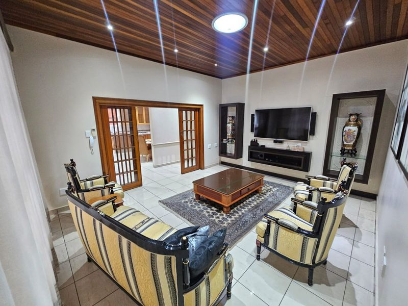 A Beautiful 4 bedroom 3.5 bathroom house for sale in Erasmia - Photo 8