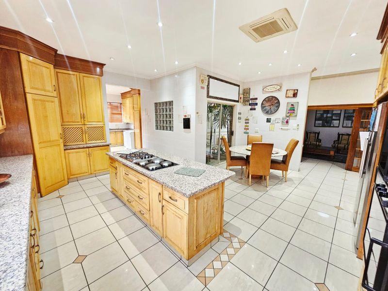 A Beautiful 4 bedroom 3.5 bathroom house for sale in Erasmia - Photo 3