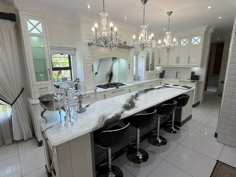 Exclusive, One-of-a-Kind Residence in a Quiet, Secure Street - Photo 3