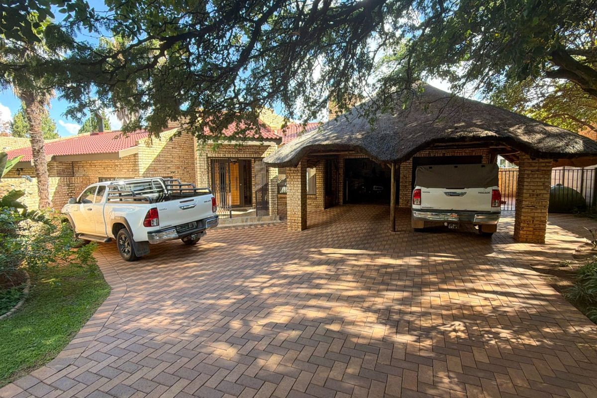 Exclusive, One-of-a-Kind Residence in a Quiet, Secure Street - Photo 2