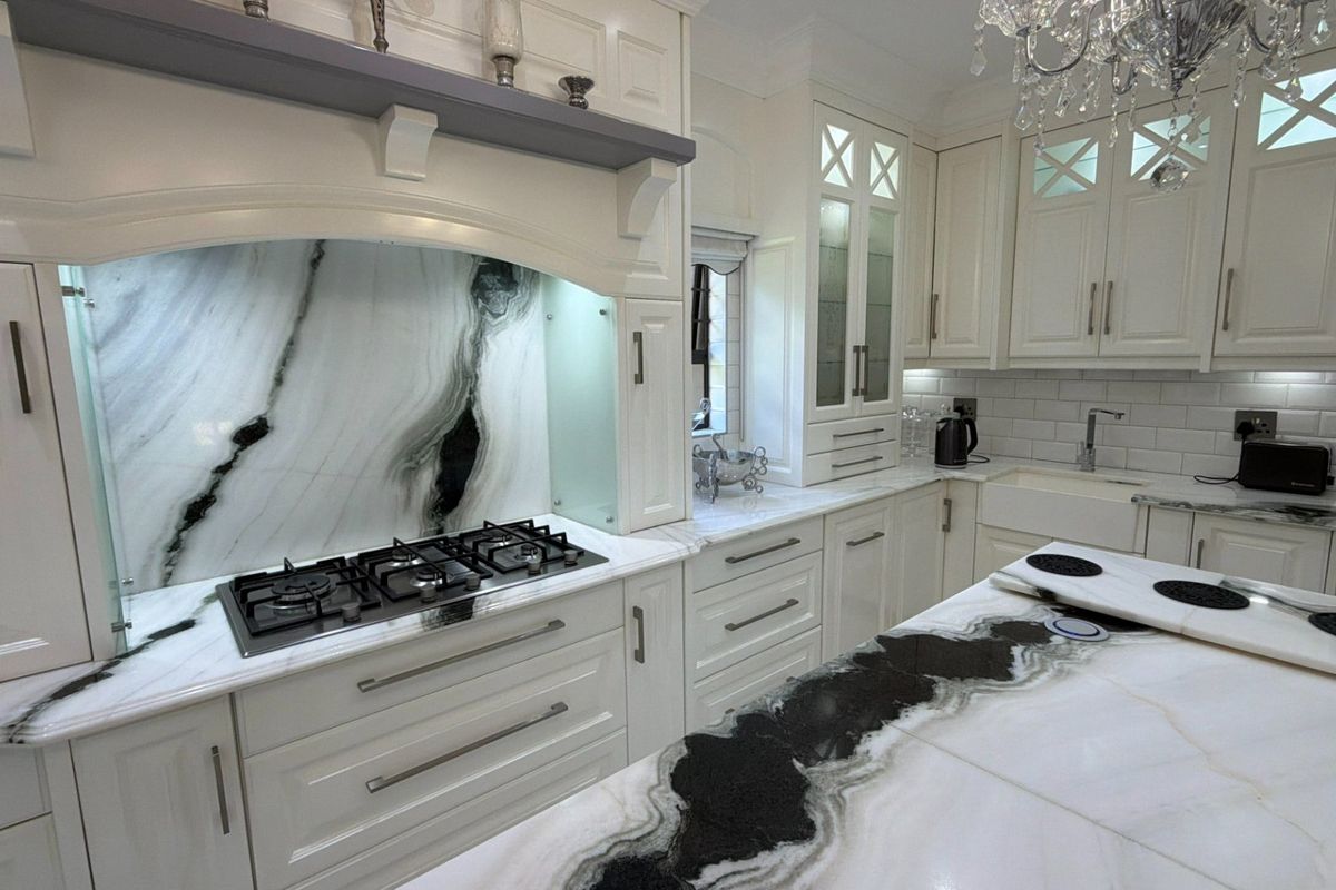 Exclusive, One-of-a-Kind Residence in a Quiet, Secure Street - Photo 4