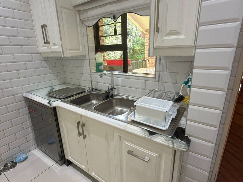 Exclusive, One-of-a-Kind Residence in a Quiet, Secure Street - Photo 9