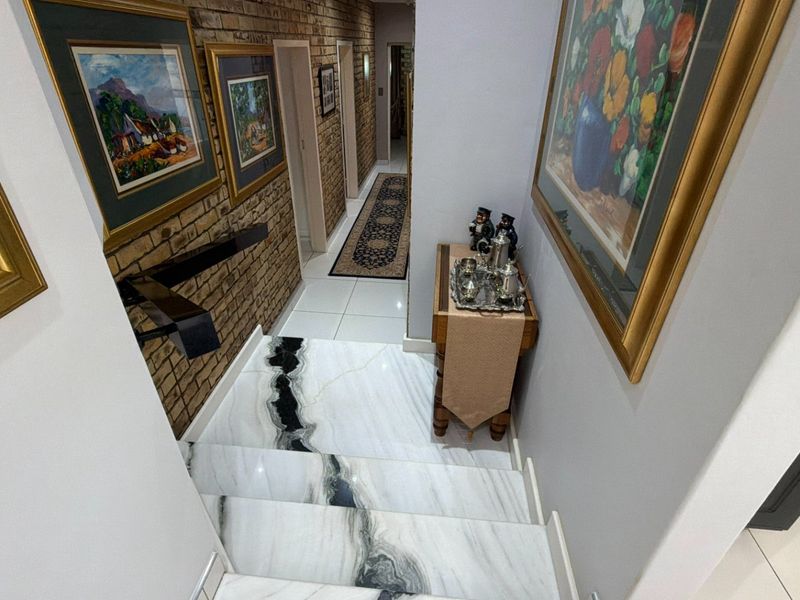 Exclusive, One-of-a-Kind Residence in a Quiet, Secure Street - Photo 8