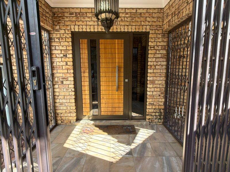 Exclusive, One-of-a-Kind Residence in a Quiet, Secure Street - Photo 1
