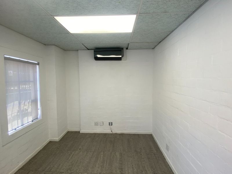 200m2 Industrial Space to Let  - Photo 9