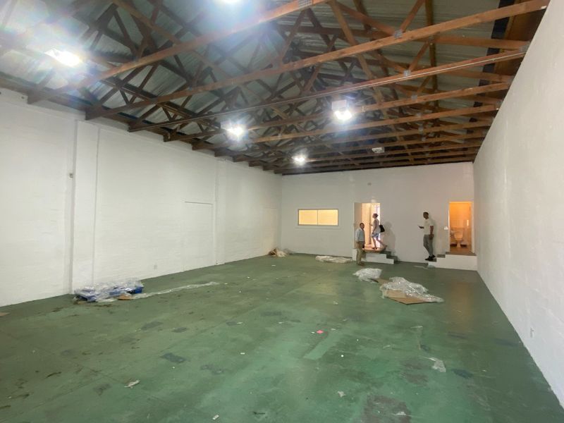 200m2 Industrial Space to Let  - Photo 2