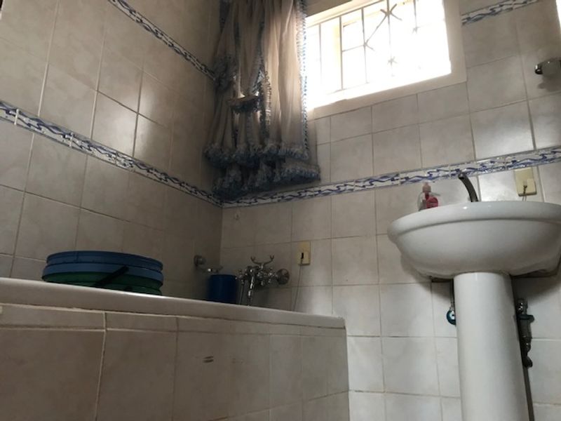 Secure & Spacious  Home Close to All Amenities  - Photo 10