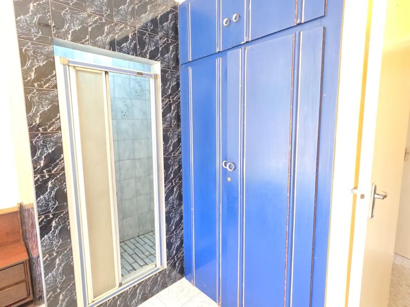 5 Bedroom Spacious Modern Family Home in Manzil Park, Klerksdorp - Photo 8