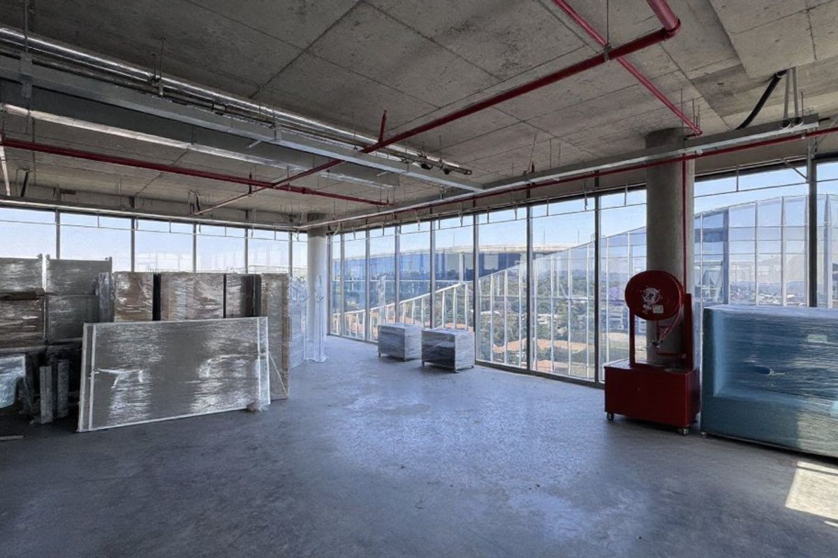 Grey Box Office with Panoramic Views in Katherine Street Towers, Sandton - Photo 2