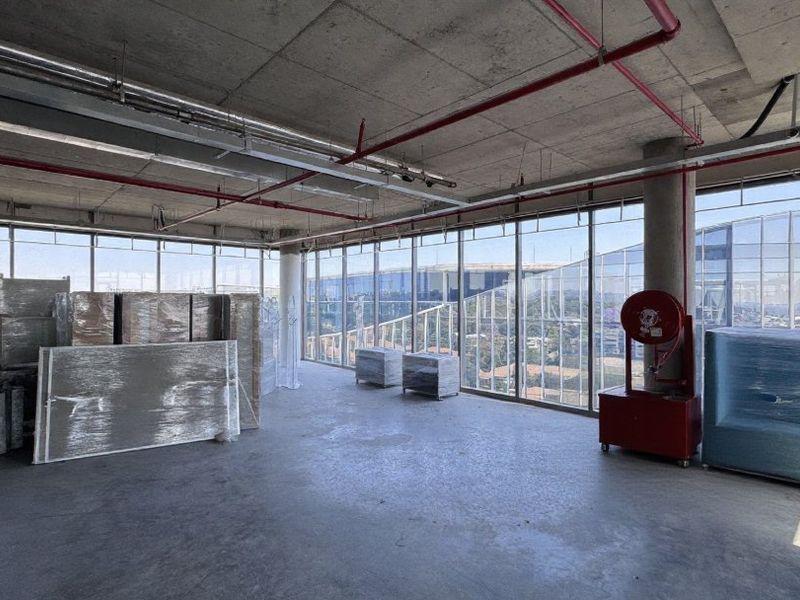 Grey Box Office with Panoramic Views in Katherine Street Towers, Sandton - Photo 2