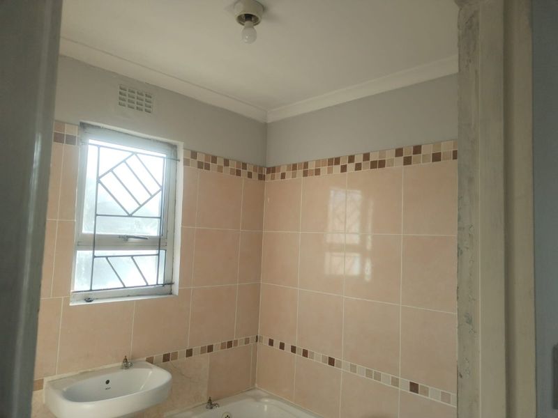 2 Bedroom House for sale in Mxolisi Phetani - Photo 7