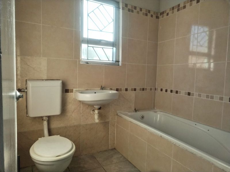 2 Bedroom House for sale in Mxolisi Phetani - Photo 6
