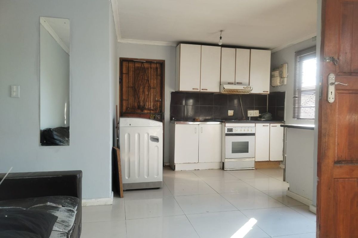 2 Bedroom House for sale in Mxolisi Phetani - Photo 4
