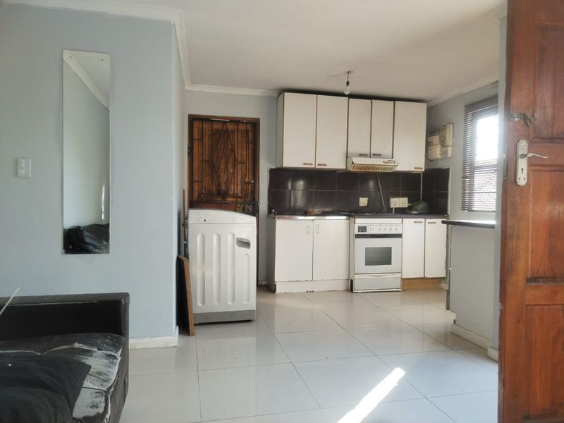 2 Bedroom House for sale in Mxolisi Phetani - Photo 4