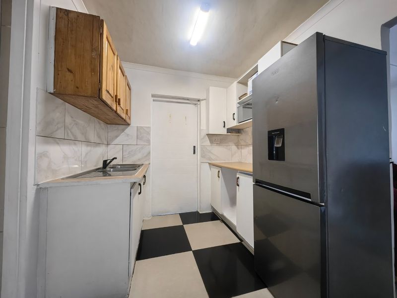 Investors Dream! 1st time buyers only! - Photo 2