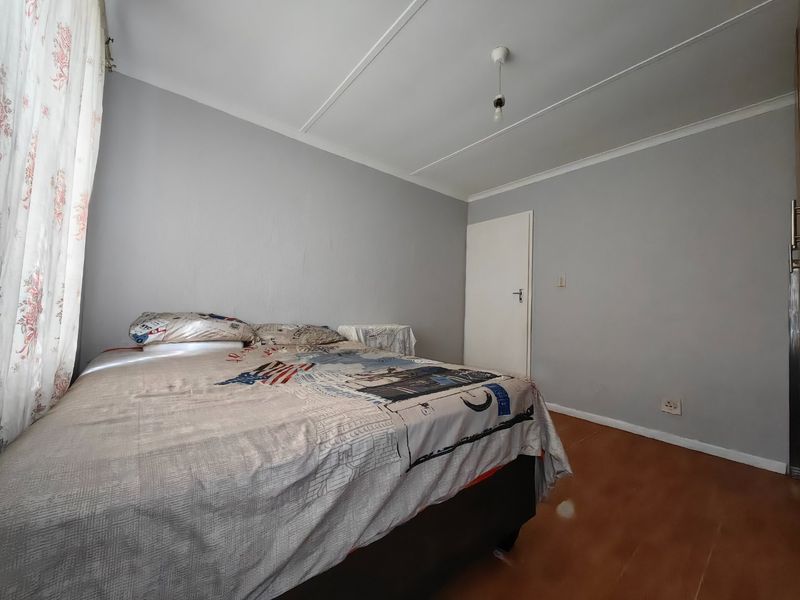 Investors Dream! 1st time buyers only! - Photo 8