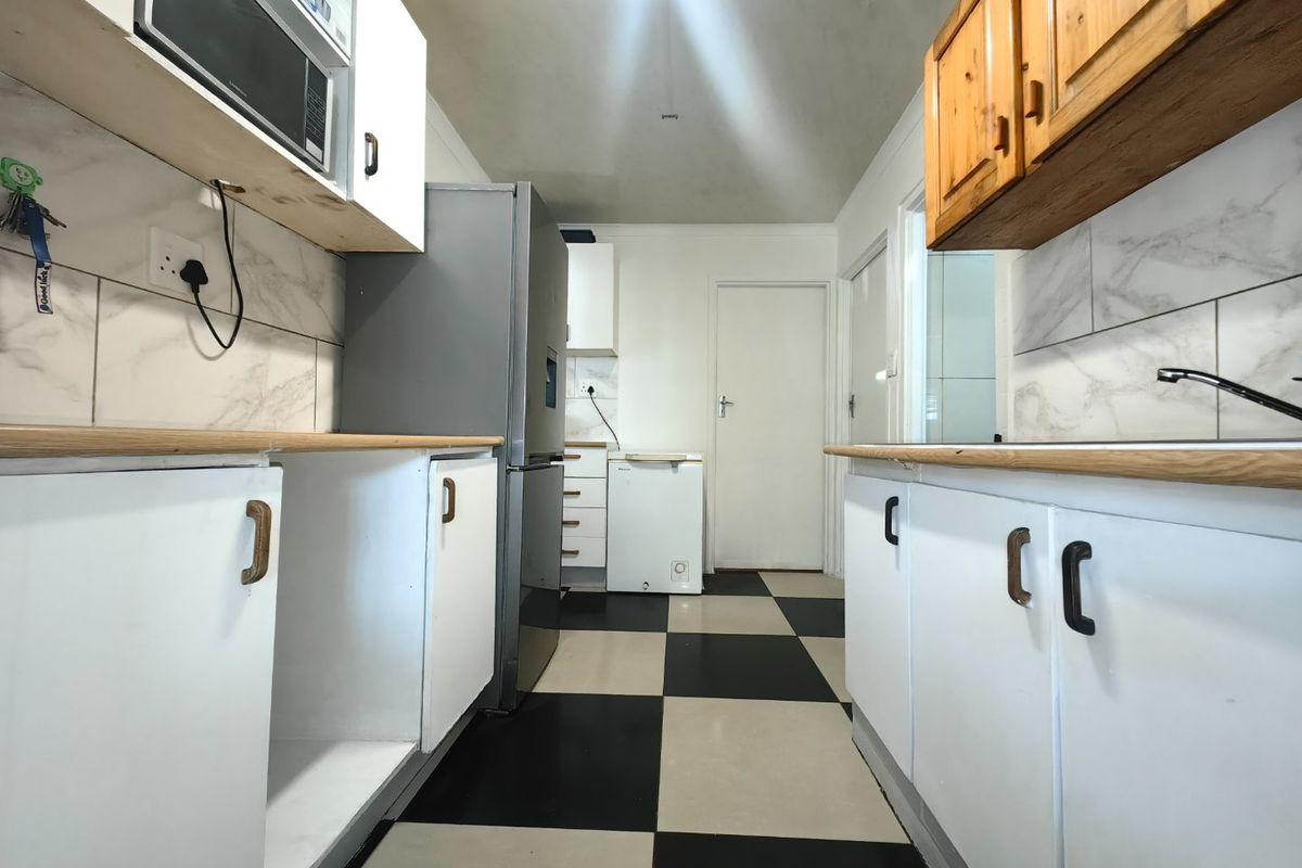 Investors Dream! 1st time buyers only! - Photo 3