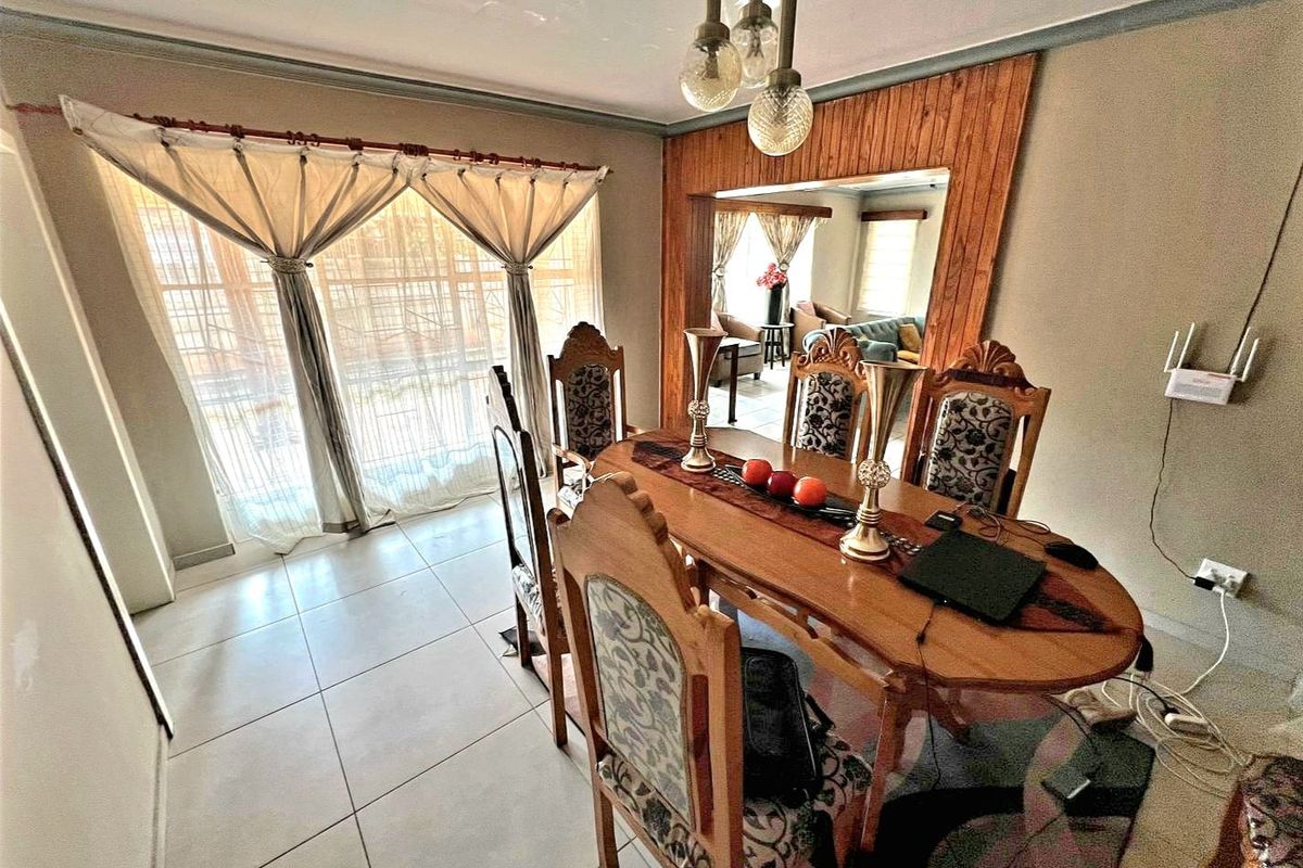 Charming 3-bedroom home in Randlespark, Klerksdorp, perfect for families seeking comfort and style - Photo 4