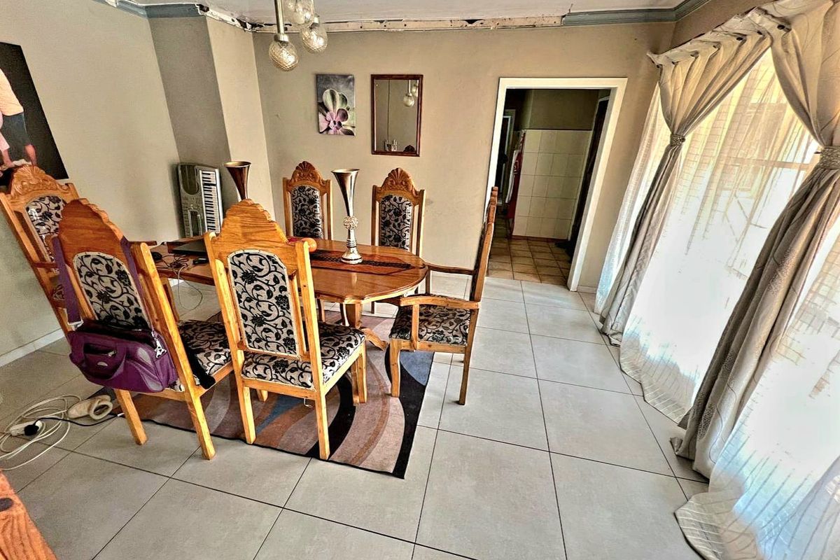 Charming 3-bedroom home in Randlespark, Klerksdorp, perfect for families seeking comfort and style - Photo 3