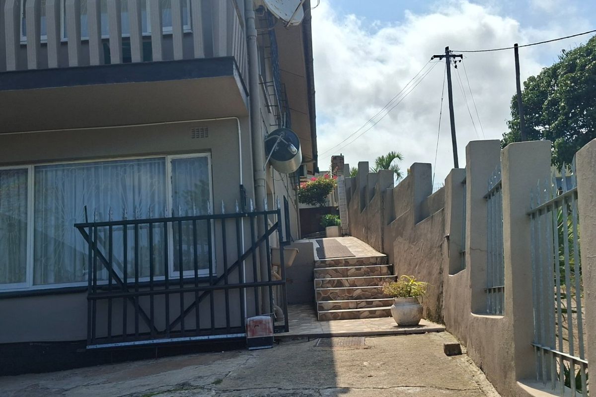 HOUSE FOR SALE - Photo 2