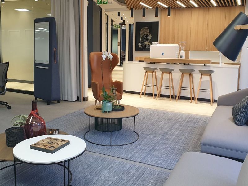 Prime P-Grade Office to rent at 52 Katherine Street, Sandton - Photo 4