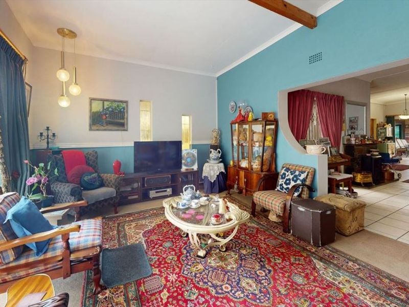 Spacious Modern Family Home - Photo 2