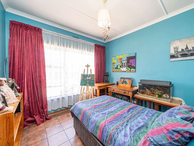 Contemporary Family Living Space - Photo 8