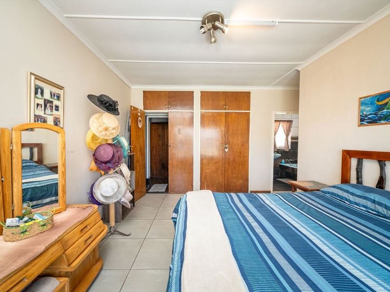 Contemporary Family Living Space - Photo 6