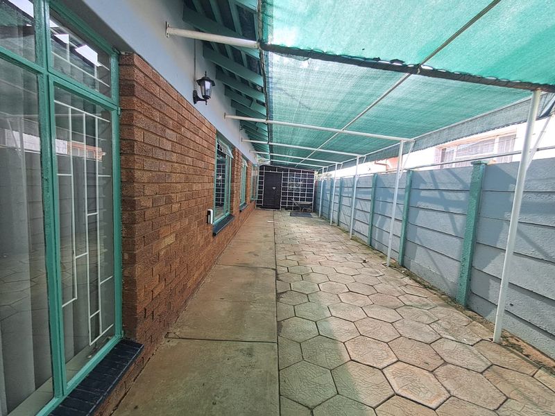 4 Bedroom House for sale in Randlespark - Photo 5