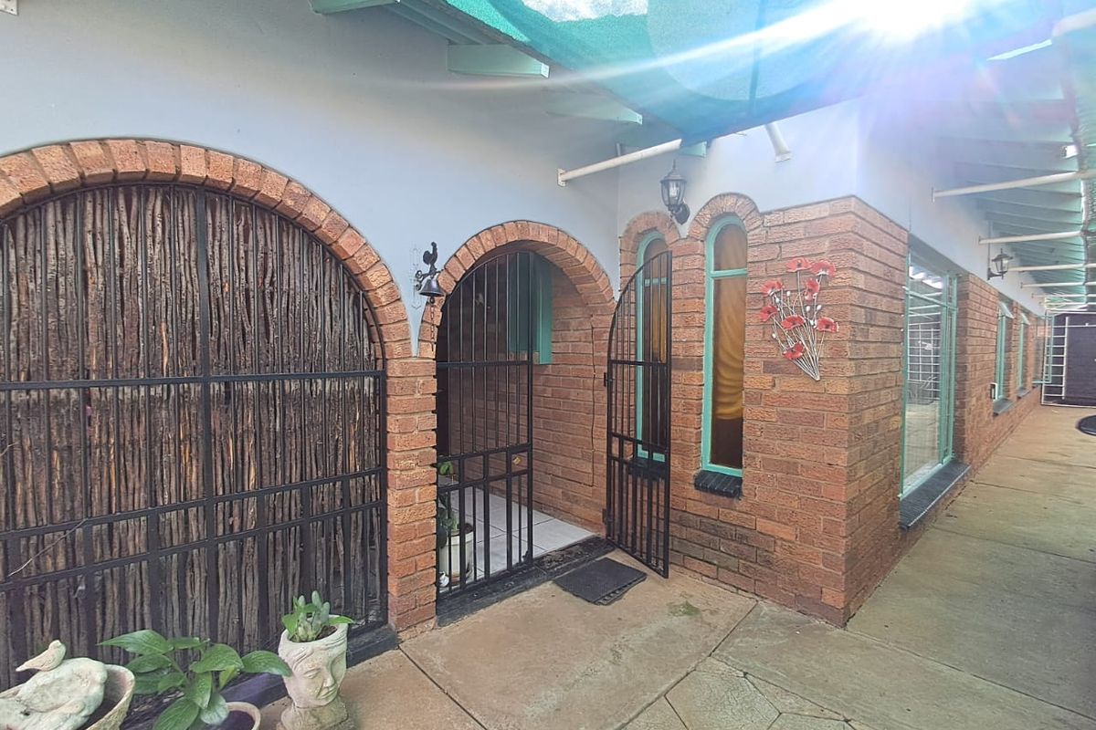 4 Bedroom House for sale in Randlespark - Photo 3