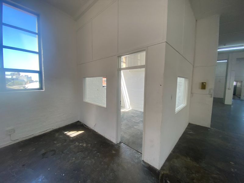 448m2 Industrial space to let  - Photo 3