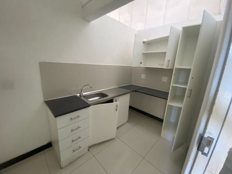 448m2 Industrial space to let  - Photo 10