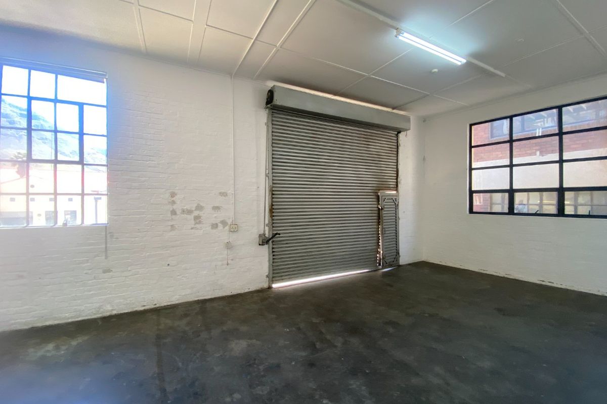448m2 Industrial space to let  - Photo 2