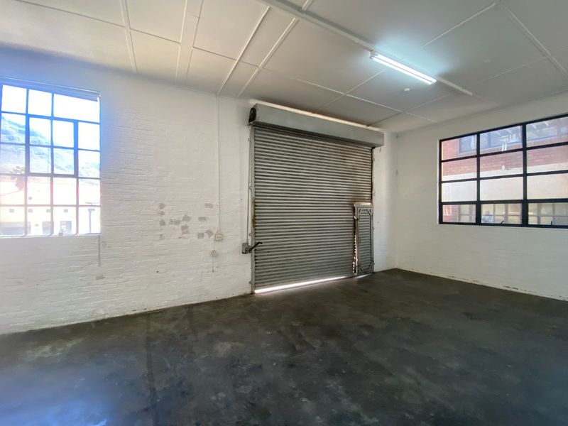 448m2 Industrial space to let  - Photo 2