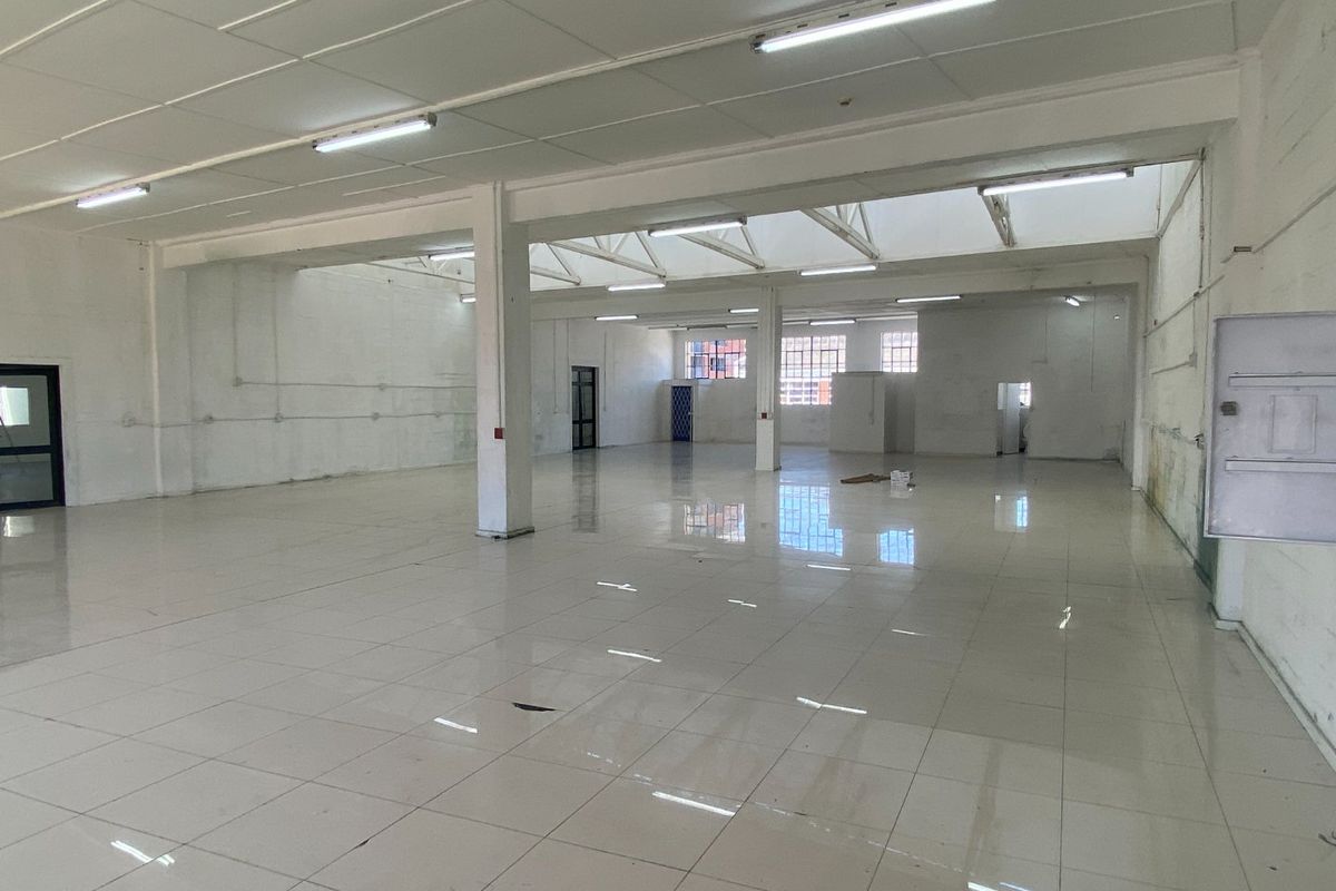 470m2 Industrial to Let  - Photo 2