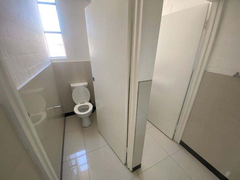 470m2 Industrial to Let  - Photo 9