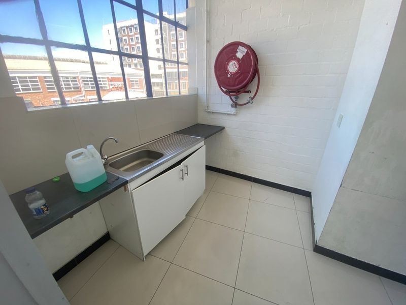 470m2 Industrial to Let  - Photo 7