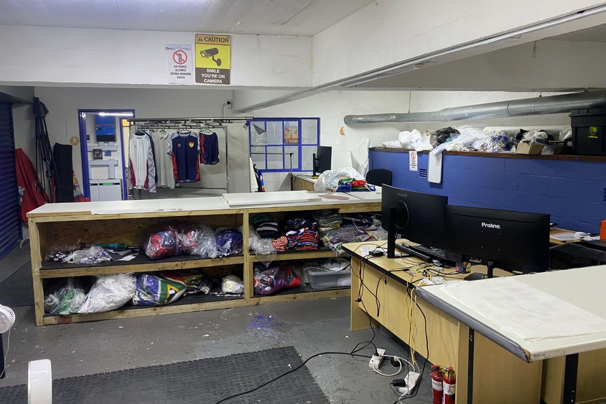198m2 Commercial/Light Industrial to Let  - Photo 2