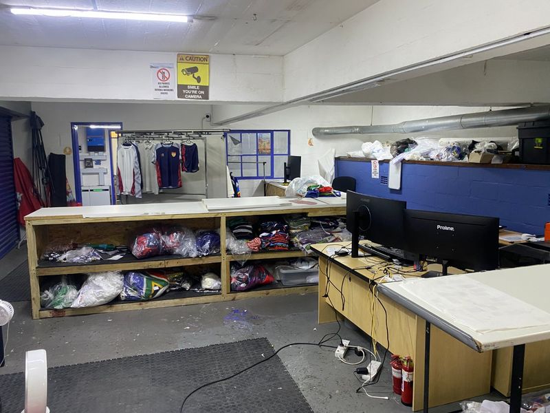 198m2 Commercial/Light Industrial to Let  - Photo 2