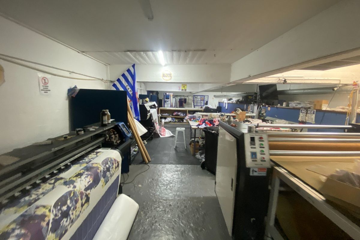 198m2 Commercial/Light Industrial to Let  - Photo 3