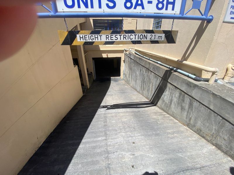 198m2 Commercial/Light Industrial to Let  - Photo 8