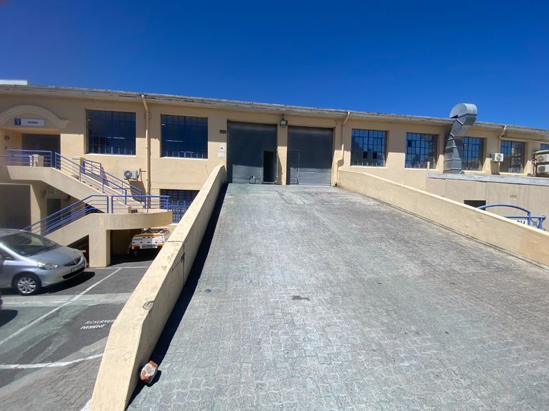 198m2 Commercial/Light Industrial to Let  - Photo 7